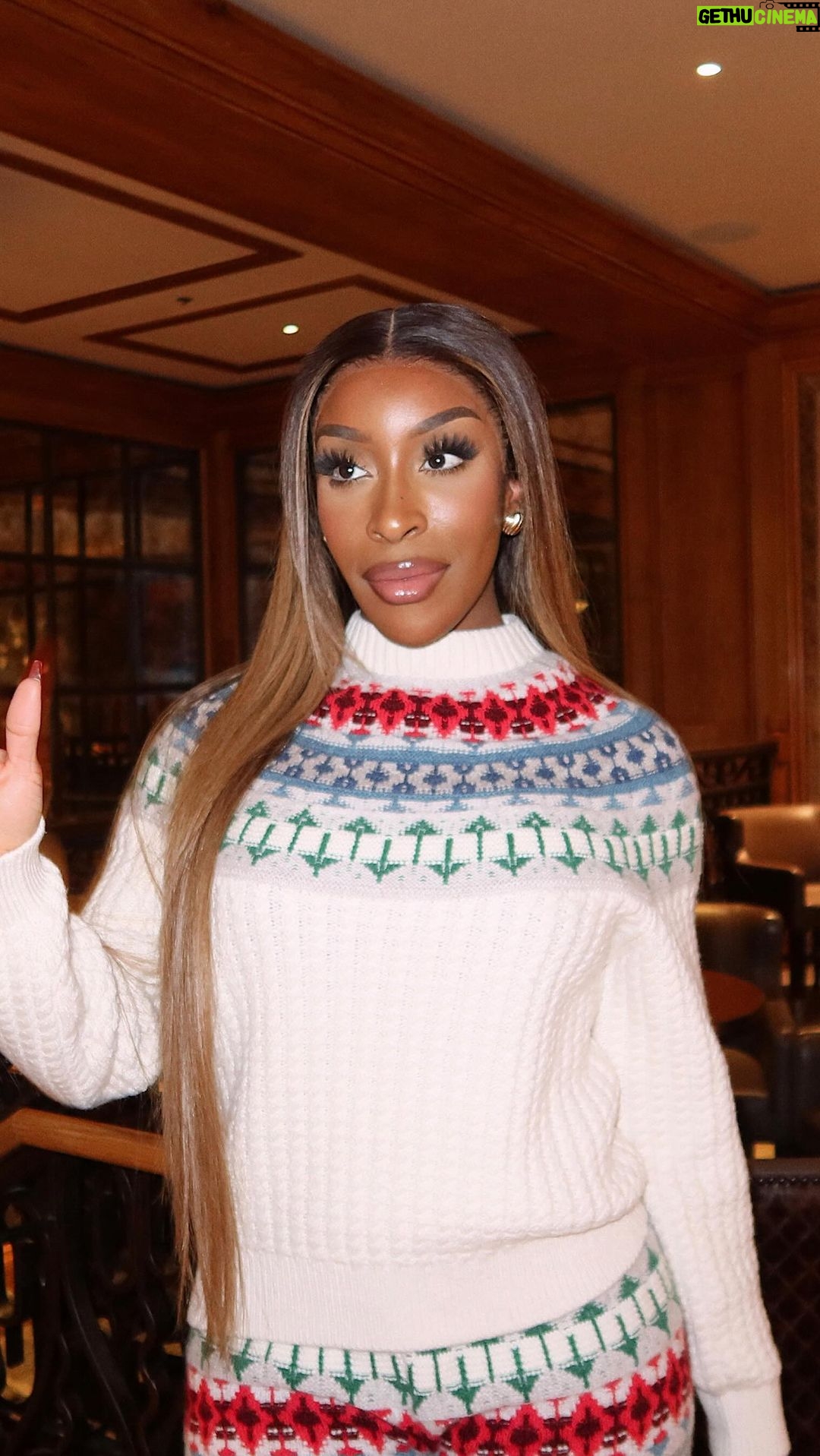Jackie Aina Instagram - the comfiest knits ❄️ @loropiana
