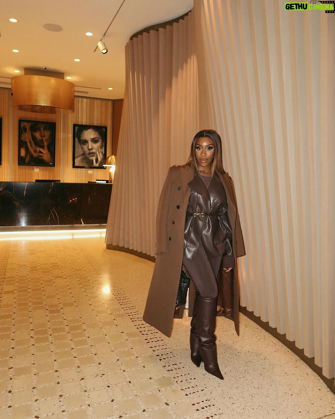 Jackie Aina Instagram - my favorite color is me, duh!!! π±πΎββοΈπ€π«ΆπΎπ»