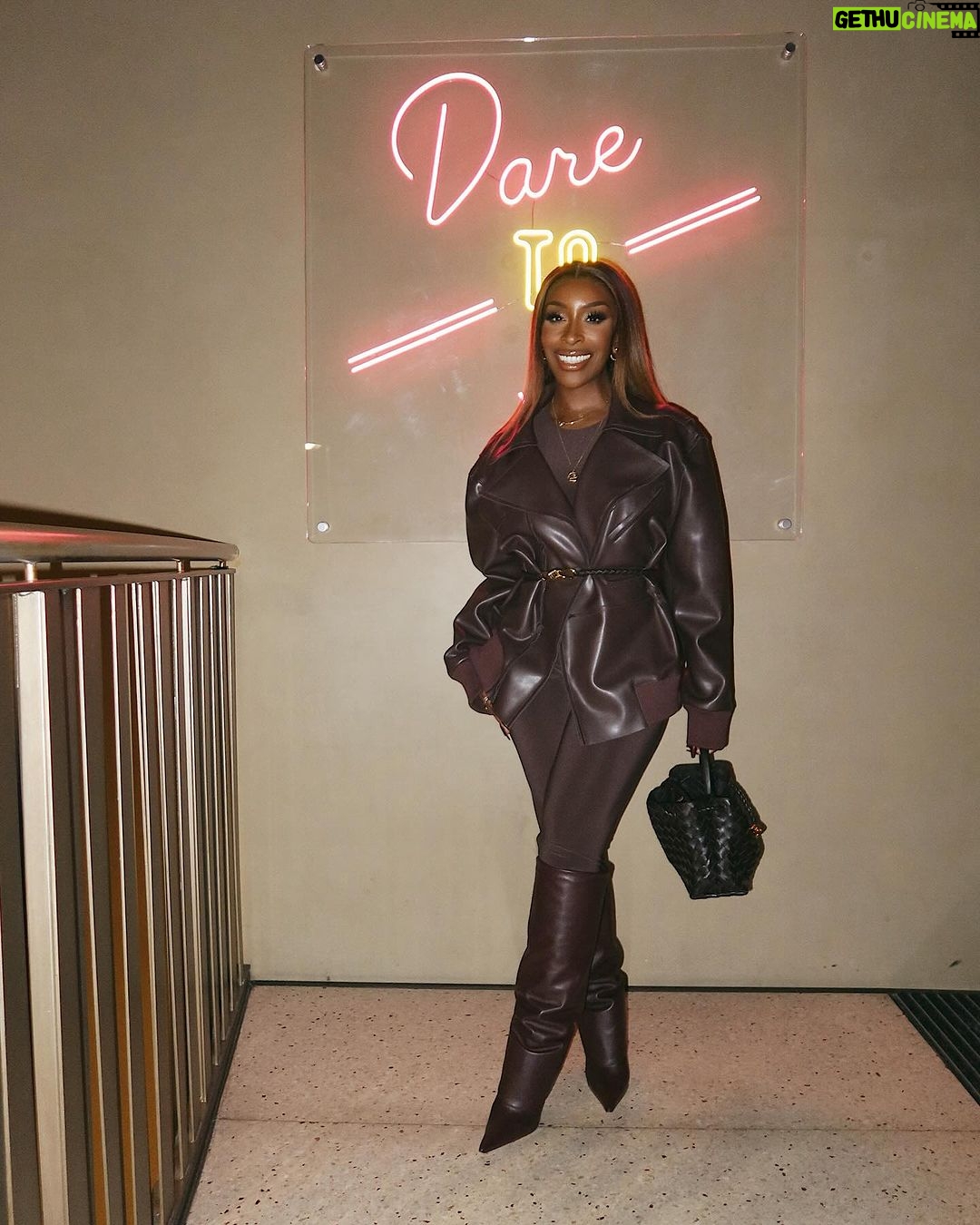 Jackie Aina Instagram - my favorite color is me, duh!!! π±πΎββοΈπ€π«ΆπΎπ»