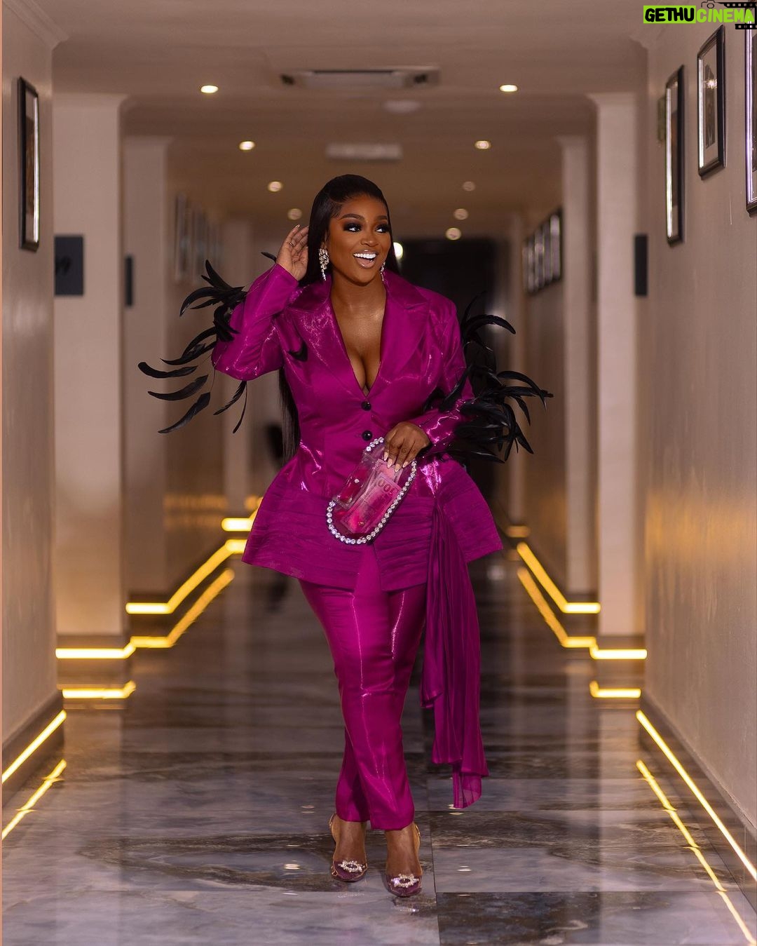 Jackie Appiah Instagram - How we stepped into the 19th edition of the AMAA AWARDS @amaawards_ Outfit @weizdhurmfranklyn Hair @shika_hairgh Styled @bveystyling Accessories @sparkles_jewellerygh Picture @royayomide_ MUA @edens_glam Hair styled by @kelzz_signatures