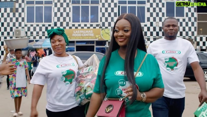 Jackie Appiah Instagram - I truly had an amazing time at the madina market. Exploring the vibrant Madina Market and spreading the love for Gino products with my incredible fans! πποΈ @ginotomatomix @ginopeppeonion @ginoseasoning