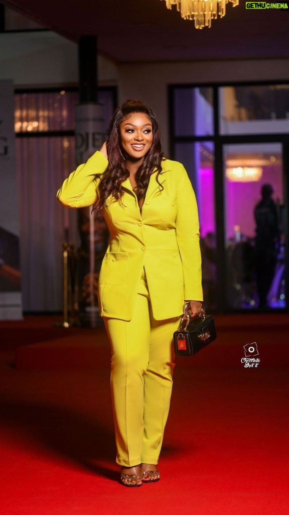 Jackie Appiah Instagram - ✨✨ Suit @vivaboutiquegh Styled by @bveystyling Creative Director @sachaokoh Makeup @feby_aileen Hair @p.n.d_styles_it Picture @chocolate_shot_it
