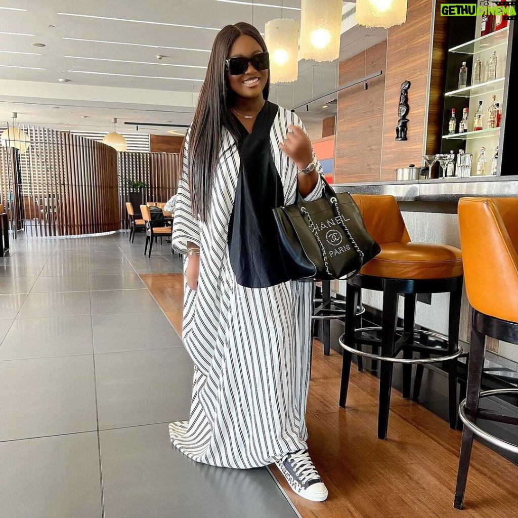 Jackie Appiah Instagram - Aunty Vibes Dress by @sistabyeyoro Styled by @bveystyling Makeup @cheeks_nbrows #burberry #chanelbag