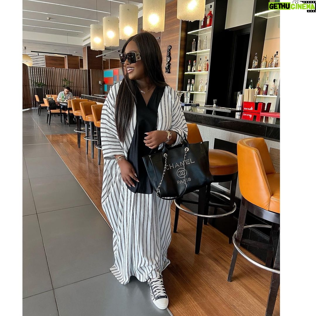Jackie Appiah Instagram - Aunty Vibes Dress by @sistabyeyoro Styled by @bveystyling Makeup @cheeks_nbrows #burberry #chanelbag