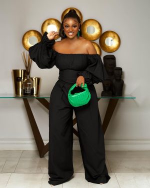 Jackie Appiah Instagram - Me doing me

Outfit @templa8te 
Styled by @bveystyling 
Hair styled by @thebeautyplush 
Hair @rosietheglamfactory 
MUA @chelseablaq_ 
Picture @phlashstudios_