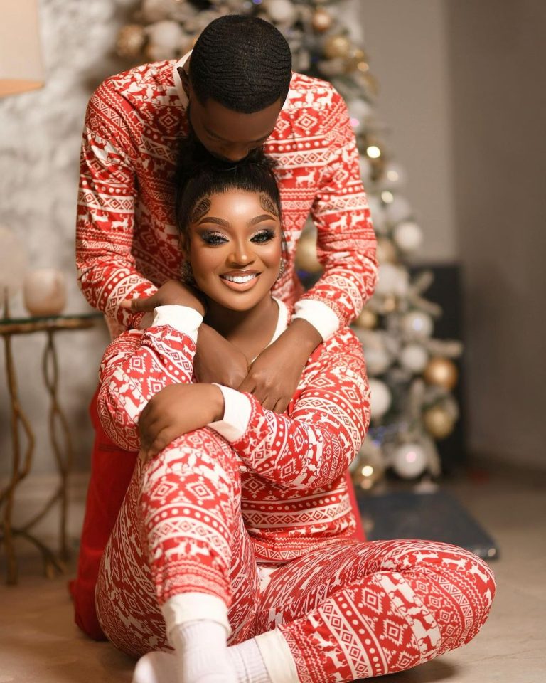 Jackie Appiah Instagram - Wishing your family a Christmas filled with the love of our family to yours. @damien.stp Makeup Artist @chelseablaq_ Stylist @bveystyling Hairstylist @thebeautyplush Photographer @chocolate_studios_ Videography @fotokonceptgh @chocolate_studios_