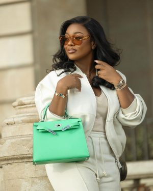 Jackie Appiah Instagram - You had me at Bonjour.

Photograph @kumi_andrew_01 
Makeup @tbeauty_pro 
Styled by @bveystyling 
Coordinator @darlenebk