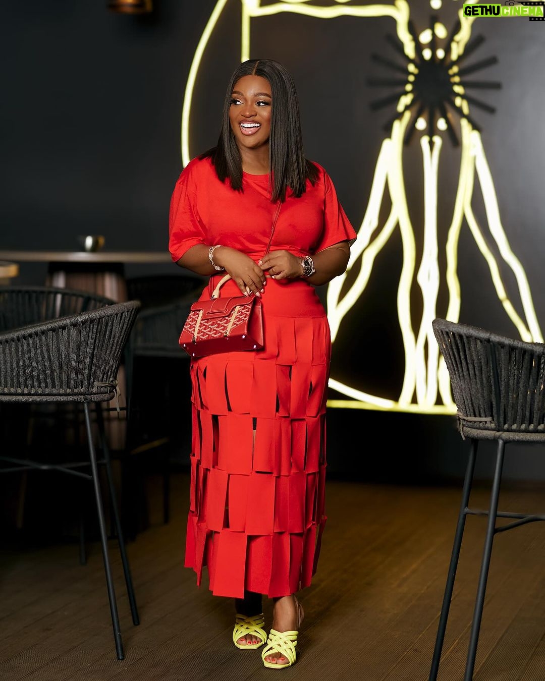 Jackie Appiah Instagram - Always remember that you are absolutely unique. Resturant @ilonaghana Styled by @bveystyling Hair @rosietheglamfactory Skirt @viva_accra Picture @phlashstudios_ MUA @cheeks_nbrows