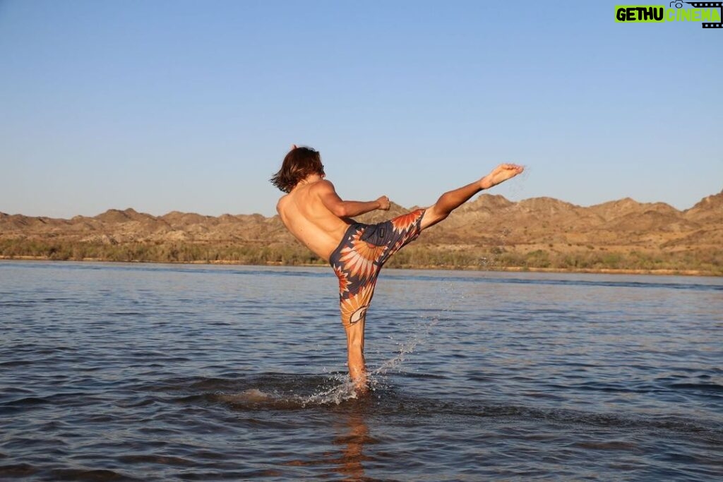 Jacob Bertrand Instagram - Jump or kick? Colorado River