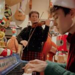 Jacob Collier Instagram - Some “Home Alone” warmth from the two of us! 🎄❤️ London, United Kingdom