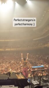 Jacob Collier Instagram - The Audience Choir in Singapore ♥️🤍