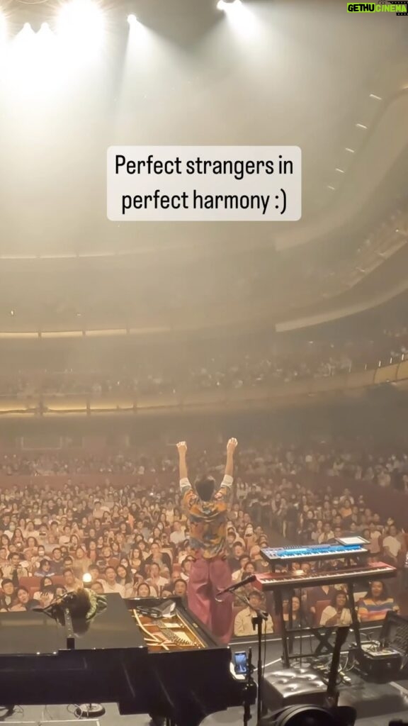 Jacob Collier Instagram - The Audience Choir in Singapore ♥️🤍