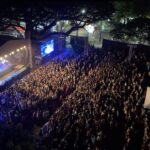 Jacob Collier Instagram - A magnificent Audience Choir in India 🇮🇳