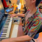Jacob Collier Instagram – OK SHREDDERS – do your thing. It’s #WELLLLChallenge time 😎😎😎

The shred section begins at 1:21! Post your video tagging and following @crocseurope and you’re in for a chance to win a pair of JC Crocs and tickets to a JC show of your choosing! Winner will be DM’d 25th July (T&Cs in bio) 🐊💥