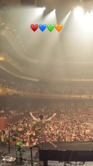 Jacob Collier Instagram - The audience choir in Singapore last night ♥️🤍 It doesn’t matter where you go - human beings sound so beautiful.