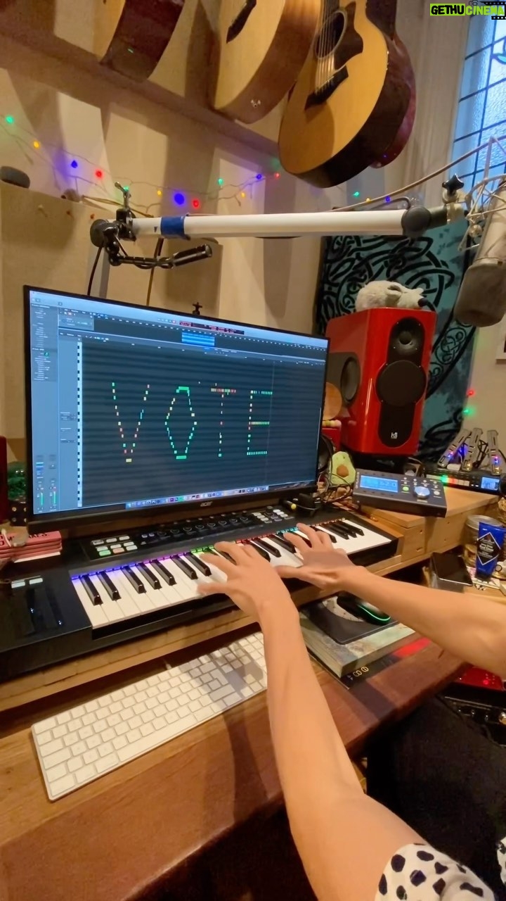 Jacob Collier Instagram - USA, go vote today!!!!