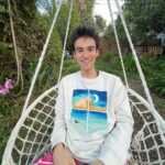 Jacob Collier Instagram - FRESHEST MERCH FOR YOU! A ‘Never Gonna Be Alone’ flash sale. Link in story 🧤