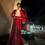 Jacob Collier Instagram – GRAMMYS 2023!!! Wearing a suit made by the magnificent @frohlic_thlabel 🧣🎒🎈 Los Angeles, California