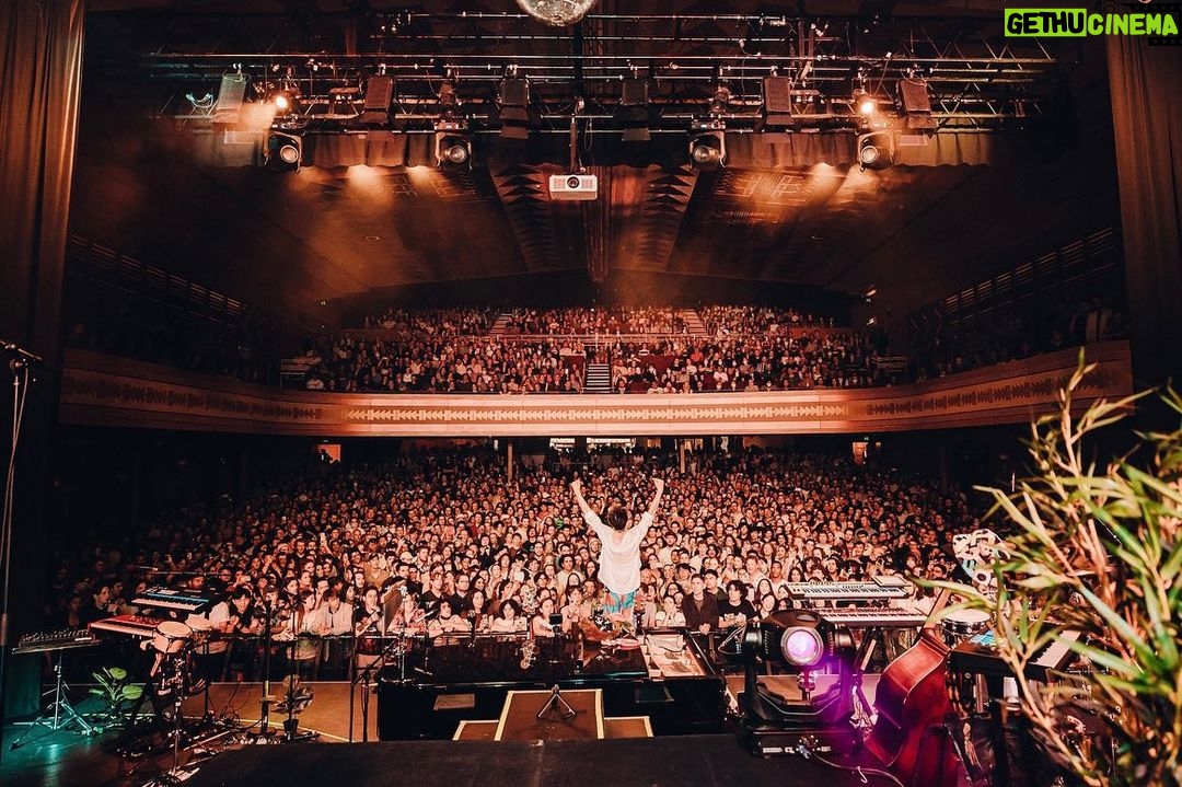 Jacob Collier Instagram - 91 shows. 28 countries. 15 humans. 150,000+ voices. The DJESSE World Tour 2022 is a wrap. My soul overflows - from the sheer power of all of you who came along, the most spectacular band and crew imaginable, the many Audience Choirs, the countless adventures with these songs and friends of mine. What an honour it’s been. To Robin, Christian, Bryn, Emily, Alita, Jose, Ale, Claudio, Luca, Regina, John, Fran, Rob and Ben – you have made the impossible possible and inspired me more than words can ever say, so here I’ll just say: THANK YOU. To all who came along to be a part of a show – thank you for reminding me just how much magic is in the world. It never ends. On a 25 hour plane trip home for Christmas, for some home-cooked food and some carol singing. Thank you all for an unfathomable, beautiful year 🫶🏼 The World