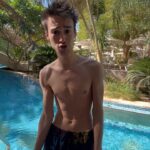 Jacob Collier Instagram - Autumn postcards 🍁🚀🐊🎇