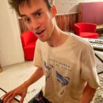 Jacob Collier Instagram - FRESHEST MERCH FOR YOU! A ‘Never Gonna Be Alone’ flash sale. Link in story 🧤