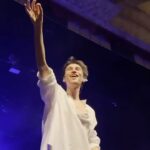 Jacob Collier Instagram - The Audience Choir in Brisbane, Australia (where there are no white christmasses) one year ago ☃️ Still the most ambitious 3-part audience choir move I’ve ever attempted! Brissie, you did me proud 🪢
