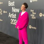 Jacob Collier Instagram – Pink for @spotify 🦩🦩🦩