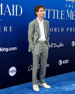 Jacob Tremblay Instagram - Thanks to some of my favorite people
Styling x @starburleigh 
Hair & Makeup × @kcfee 
✂️ x G-Tio @renatolcandia2 
I love you so much! 💙🩵
#TheLittleMermaid
