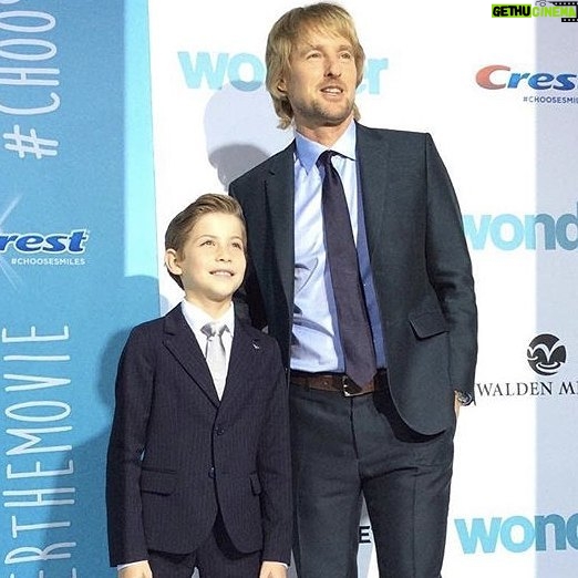 Jacob Tremblay Instagram - Rockin' the #bluesteel with my buddy Owen! #WonderMovie #ChooseKind 💙👌