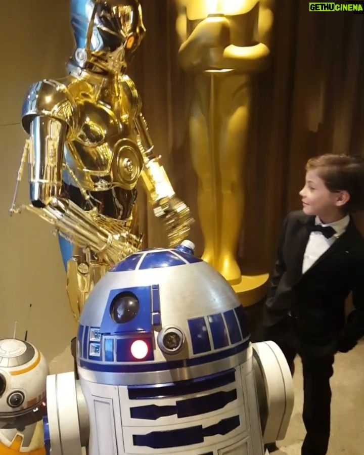 Jacob Tremblay Instagram - Throw back to hanging out backstage at the #OSCARS with #C3PO, #R2D2, & #BB8...nbd. 🤯 Good luck to all the nominees tonight! ❤ #favoriteOSCARSmoment #OSCARS2016