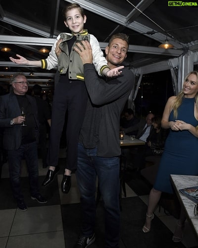 Jacob Tremblay Instagram - Caption this.... 😁 #Gronk * * * *(📷: Kevork Djansezian) Catch LA