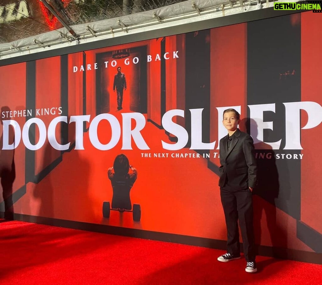 Jacob Tremblay Instagram - @DoctorSleepMovie premiere... I can't wait for you all to see what my friend Mike Flanagan has done with Stephen King's incredible story, #DoctorSleep! 😱 Sincerest thanks to @StarBurleigh @KCFee ✌❤. Regency Village Theatre