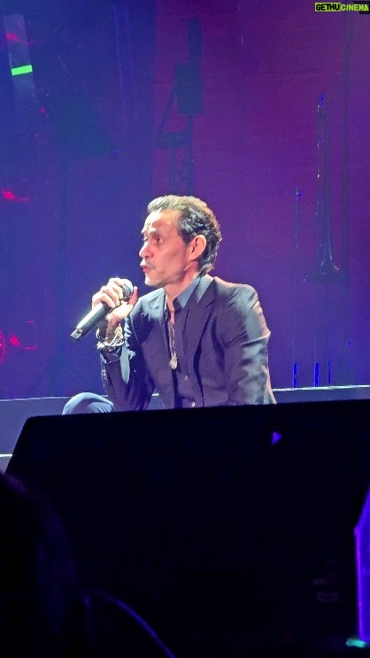 Jacqueline Bracamontes Instagram - Con ustedes..... @marcanthony Las Vegas, Nevada