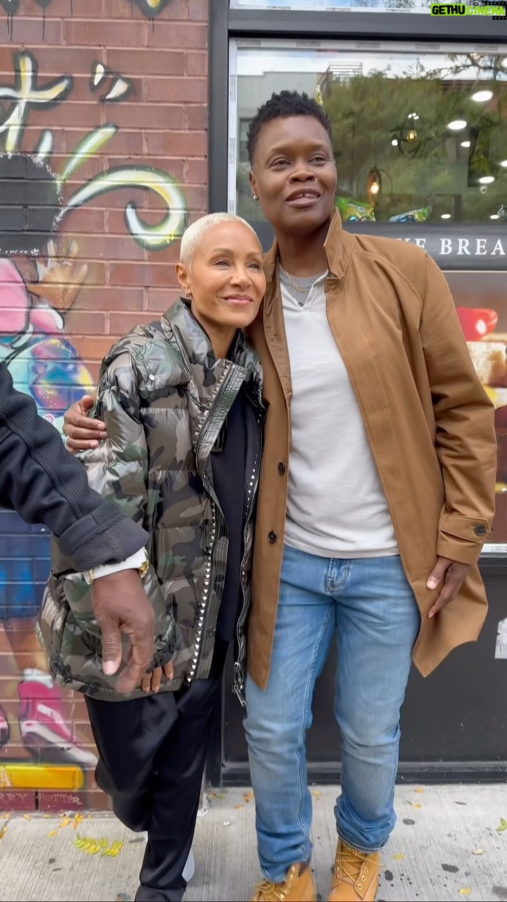 Jada Pinkett Smith Instagram - When you are in the Bronx vibe’n cause you bout to make two important stops✨ Stay tuned❣️ The Lit Bar