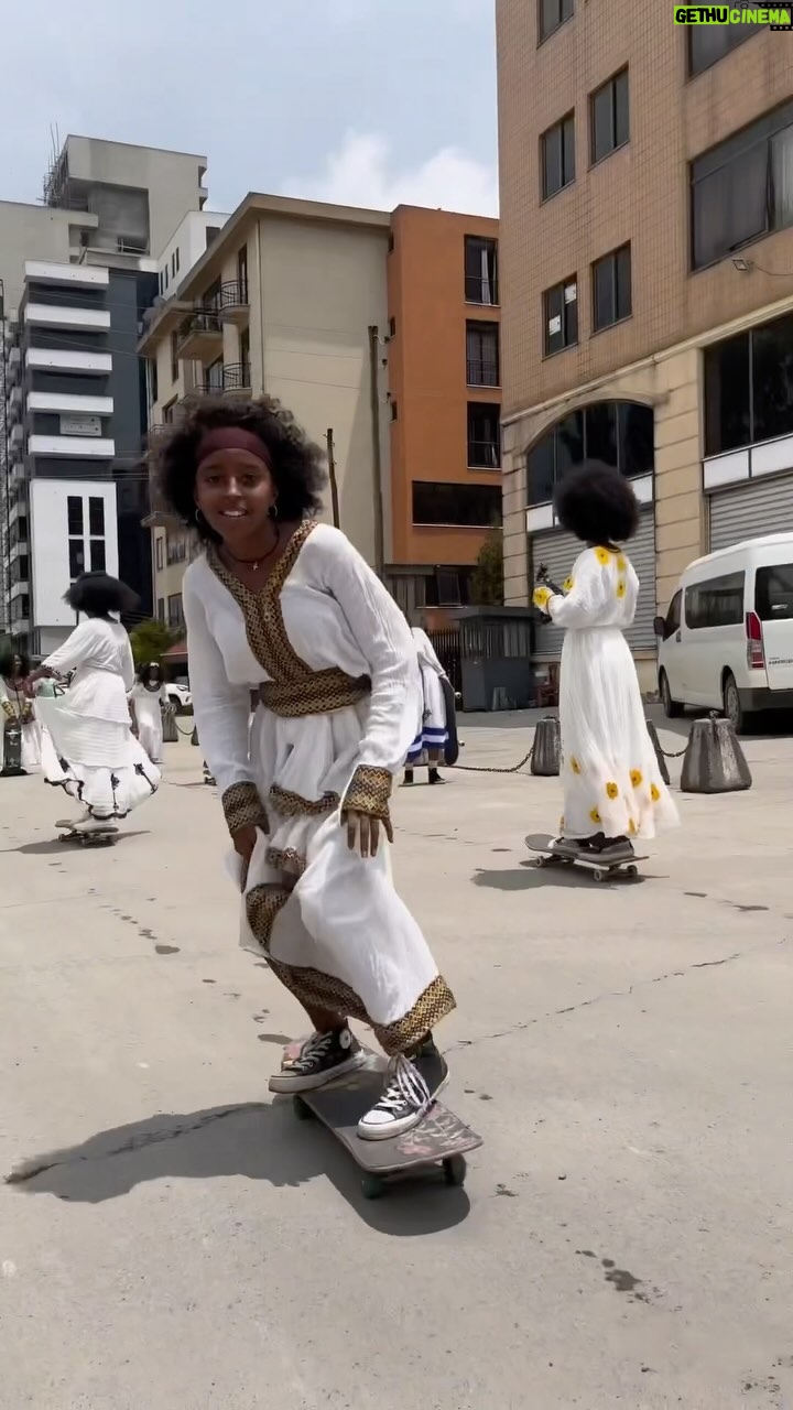 Jada Pinkett Smith Instagram - If I had a skateboard - this would sho’ nuff be my clique😜🛹🦾✨ @ethiopian_girl_skaters