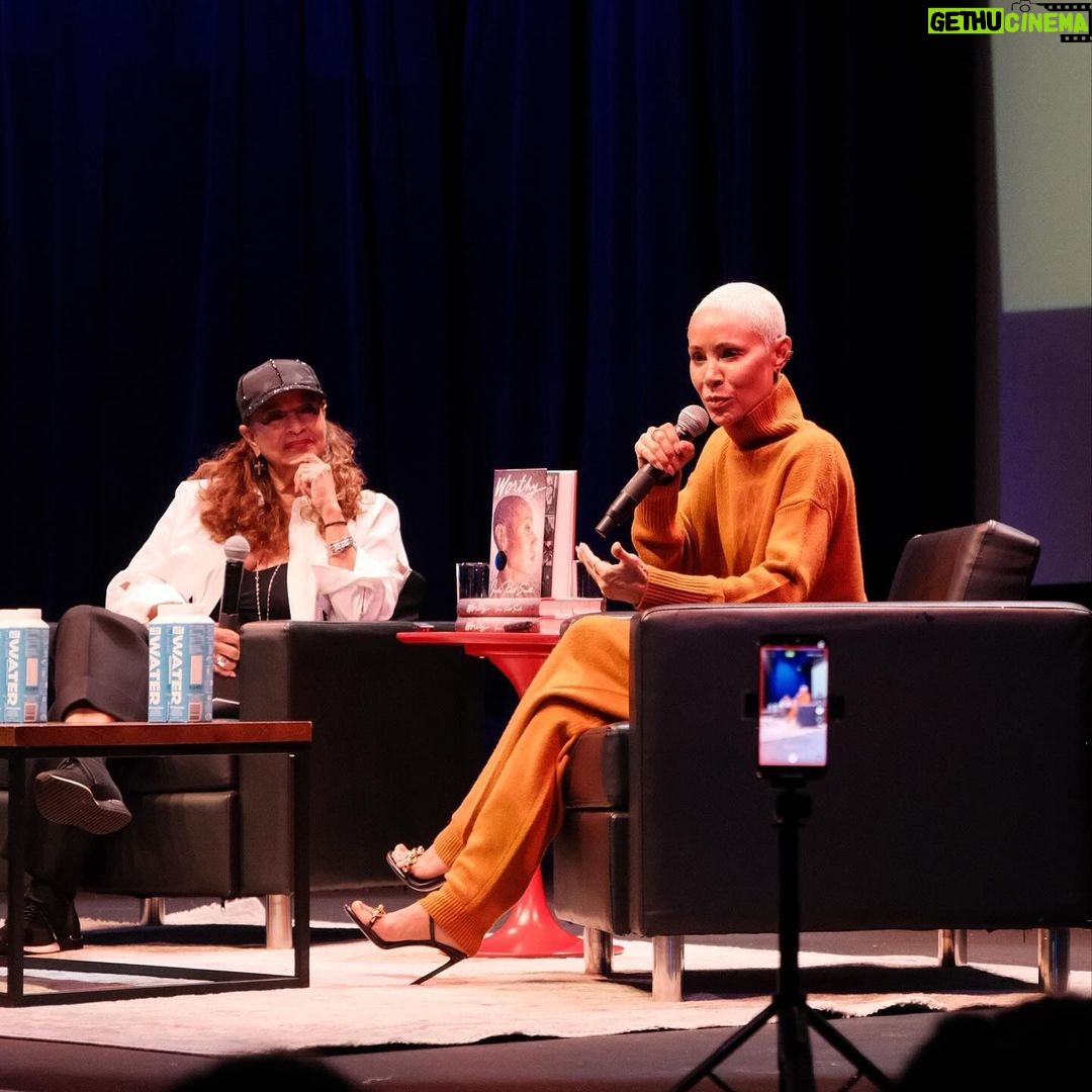 Jada Pinkett Smith Instagram - When you get to roll with two Queens who have held us up as a community in so many ways. @therealdebbieallen thank you for our lil red side table conversation at the Howard Theatre last night. It was full of so much love and fun. @iyanlavanzant thank you for the wisdom you’ve shared through the years that have helped many of us see the light at the end of many dark tunnels 🙏🏽✨ AND … we all got portraits done by @demontpinder toooo! The Howard Theatre