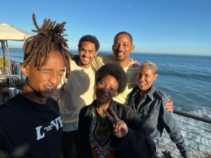 Jada Pinkett Smith Instagram - A heart filling Saturday night with the fam✨AND … I got to celebrate the fact that I finished recording my audiobook of Worthy that afternoon with the fam as well. Joy is all too real♥️🪽

#familylove
#IamYouareWeareWorthy