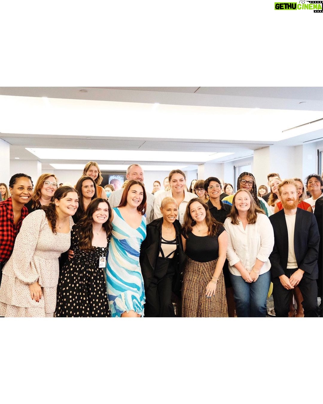 Jada Pinkett Smith Instagram - me x my @harpercollins family = good times✨ Thank you to every single person at HarperCollins that helped bring my book Worthy to reality. And thank you for a beautiful day yesterday 🙏🏽♥️ #ourworthyjourney #IamYouareWeareWorthy