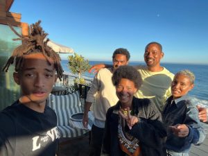Jada Pinkett Smith Instagram - A heart filling Saturday night with the fam✨AND … I got to celebrate the fact that I finished recording my audiobook of Worthy that afternoon with the fam as well. Joy is all too real♥️🪽

#familylove
#IamYouareWeareWorthy