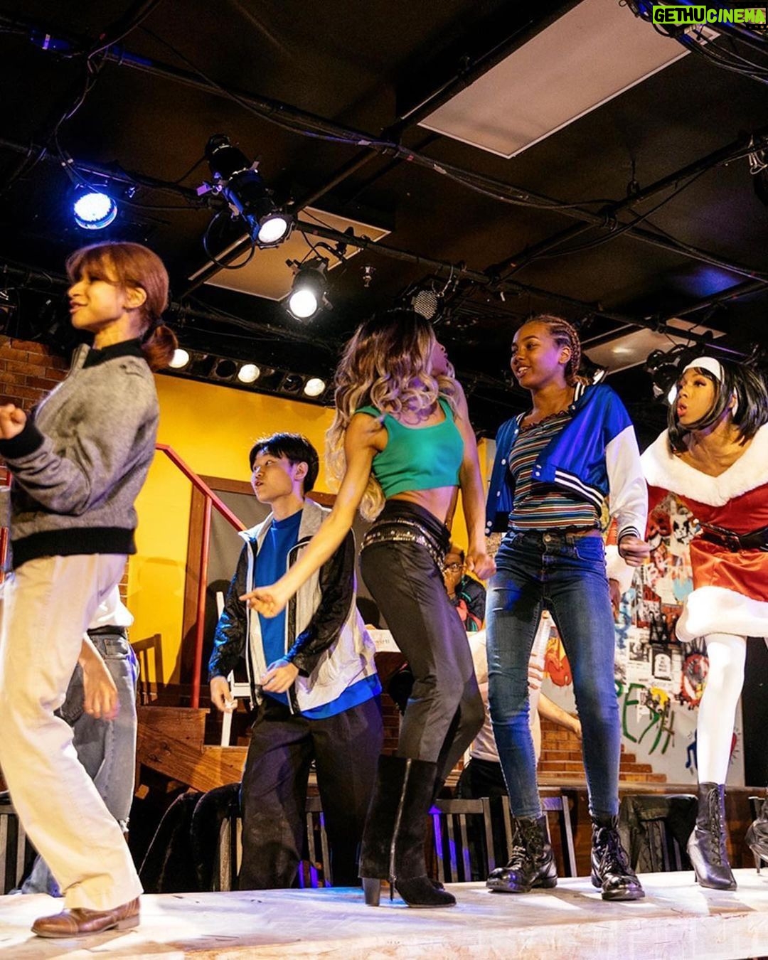 Jada Pinkett Smith Instagram - Thank you @willowsmith and @muglerofficial for your support of Baltimore School for the Arts. @baltschoolarts 🙏🏽🤩🙏🏽