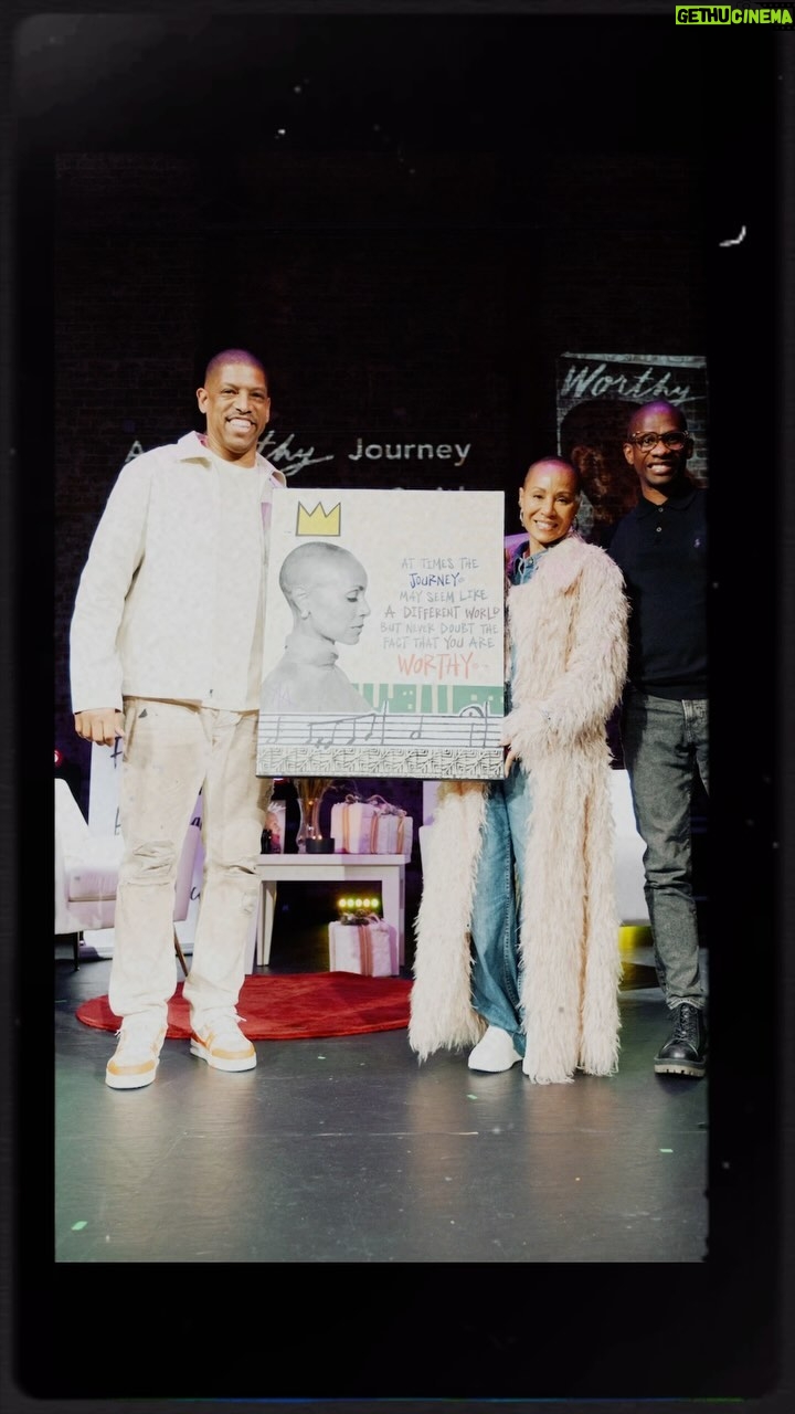 Jada Pinkett Smith Instagram - Thank you Oak Park & @UndergroundBooks for hosting our Worthy conversation. Your hospitality is unmatched! 🙏🏽✨ A special thank you to @troycarterofficial for our great conversation and to @milton510 for taking the time on this beautiful art piece! And #KevinJohnson @fixinssoulkitchen you were a magnificent host! ❣️✨