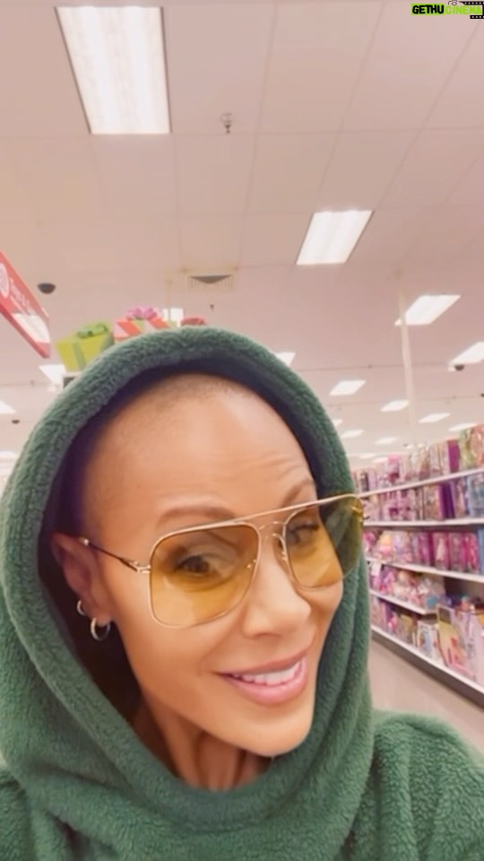 Jada Pinkett Smith Instagram - Decided to sign some copies of Worthy on my @target run 😜 #ourworthyjourney
