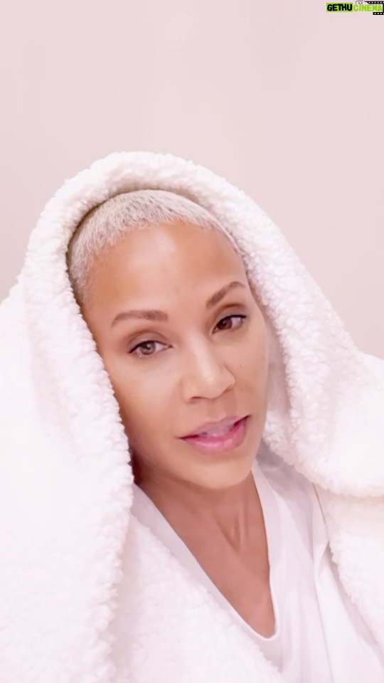 Jada Pinkett Smith Instagram - Thank you to the RTT family, the Worthy Warriors and to all who wanted to know my story beyond headlines … we made it to #3 on the NYT best sellers list. Congrats to the other 3 women who are holding the other top 4 spots on the list as well✨🦾❣️ #womanpower #ourworthyjourney