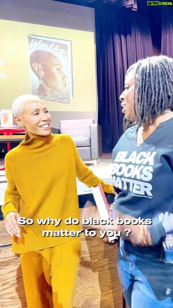 Jada Pinkett Smith Instagram - Thank you @mahoganybooks & @howardtheatre for hosting the Worthy D.C event✨ We love what you do! Support independent book stores❣ Why do black books matter to you? #OurWorthyJourney