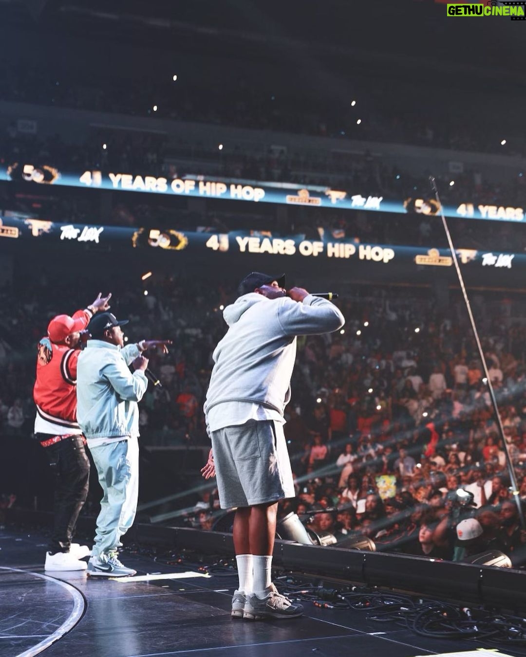 Jadakiss - 19.8K Likes - I love my brothers and I love MY city 🙏🏾❤️👍🏾💯👆🏾