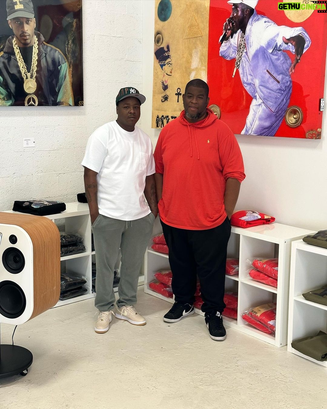 Jadakiss Instagram - Stopped by to check @salaamremi what heβs doing is very much needed for the Hip Hop culture ππΎπ₯π₯π₯ππΎ