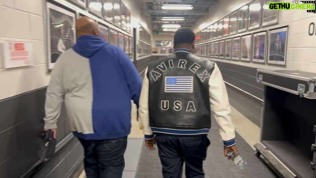 Jadakiss Instagram - sometime you have to walk like security! Kobe & Shaq
