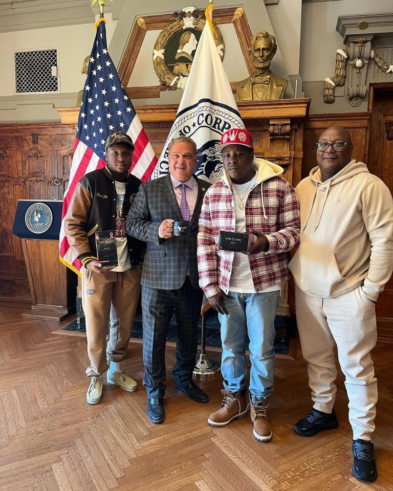 Jadakiss Instagram - Great meeting with @mayormikespano to make @kisscafecoffee the official coffee of city hall 🙏🏾👍🏾🔥🔥 BIG Y.O