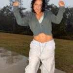 Jade Chynoweth Instagram - Got caught with the…☔️ Little dance challenge I came up with☺️ #nostatementschallenge @scar_lip