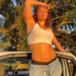Jade Chynoweth Instagram - Put that on my mama🤍 #onmymama About danced my pants off😂 Dc: @itsbankhead Song: @victoriamonet 😍